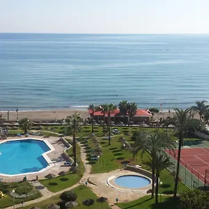 torremolinos-carihuela-1-linea-playa.hotelsinnerja.org/
